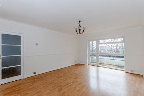 2 bedroom flat to rent, Hillbrook Gardens, Weybridge, KT13
