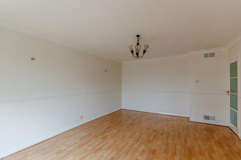 2 bedroom flat to rent, Hillbrook Gardens, Weybridge, KT13