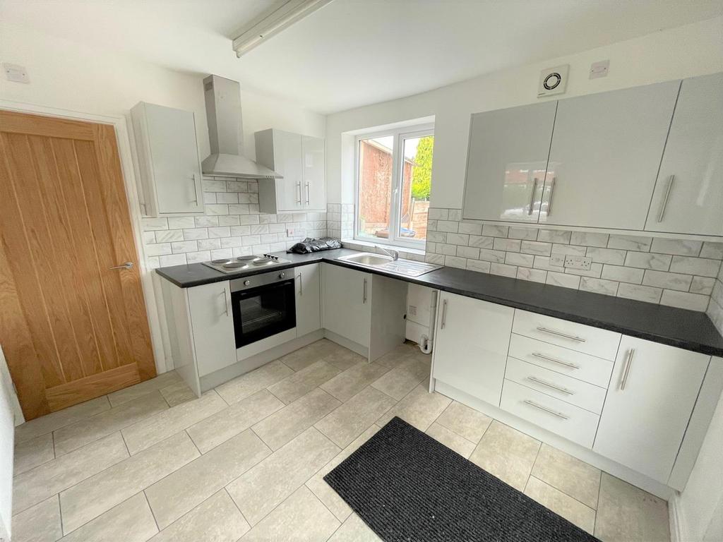 Edna Road, Leigh 3 bed semidetached house £129,950