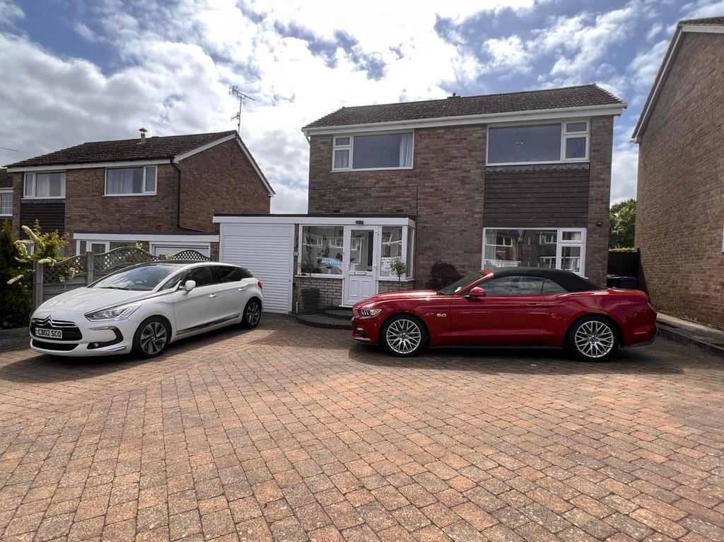 Wetenhall Drive, Leek 3 bed detached house £294,950