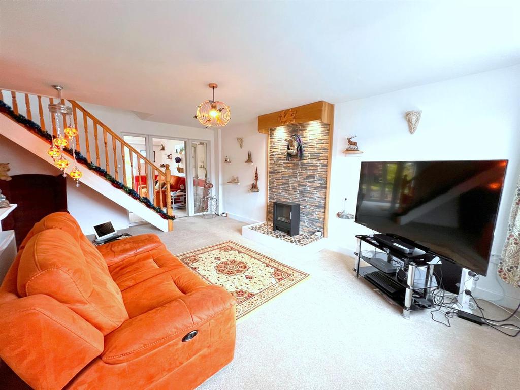 Wetenhall Drive, Leek 3 bed detached house £294,950