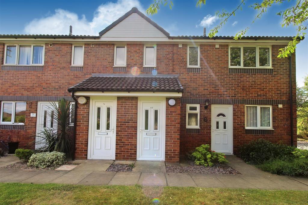 Edgemoor Road, Hall Green, Wakefield 1 bed apartment £550 pcm (£127 pw)