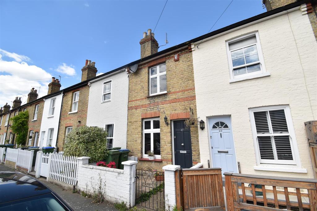 Alexandra Road, Thames Ditton 3 bed terraced house £2,500 pcm (£577 pw)