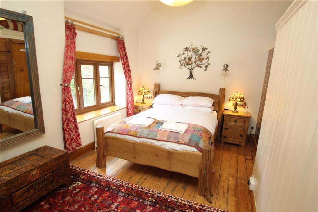 Pontfaen, Chirk 2 bed cottage £650 pcm (£150 pw)