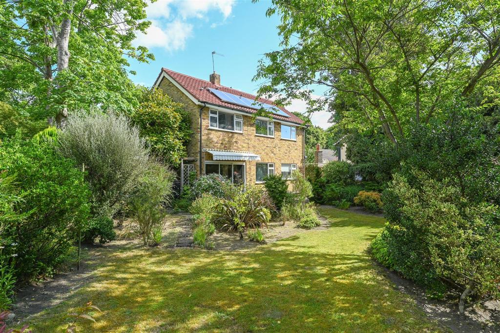 Eastwick Road, Hersham, WaltonOnThames 3 bed detached house £1,100,000