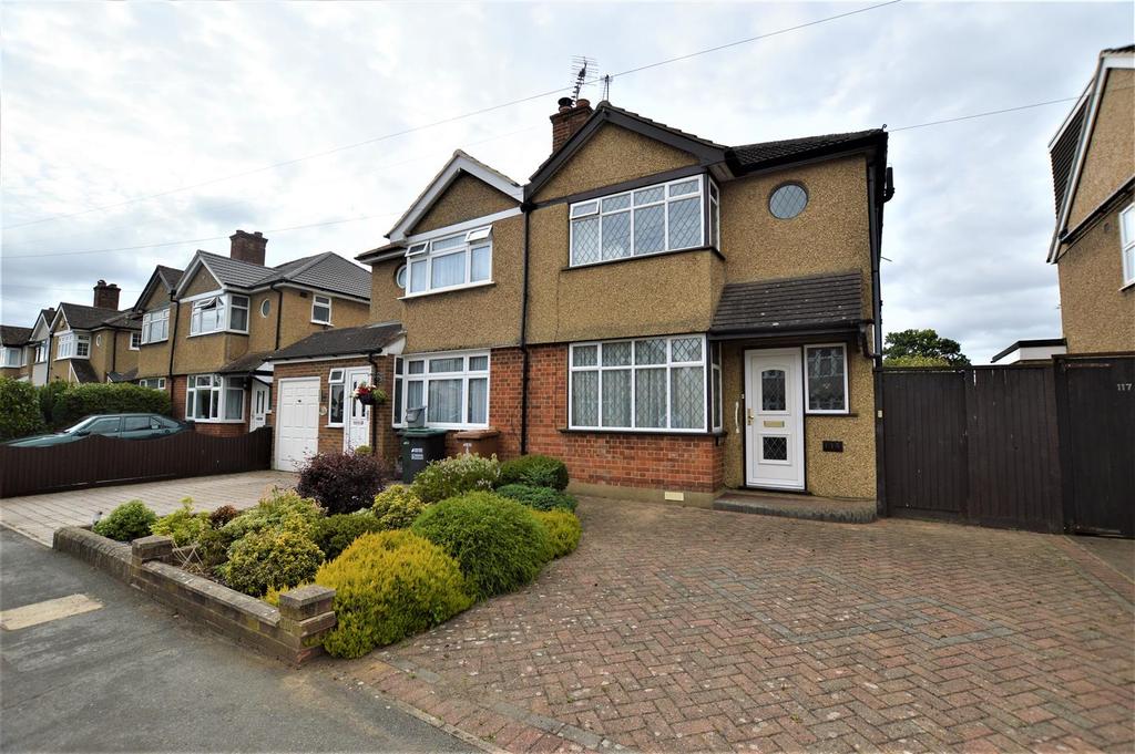 Malvern Way, Croxley Green... 3 bed semidetached house £599,950