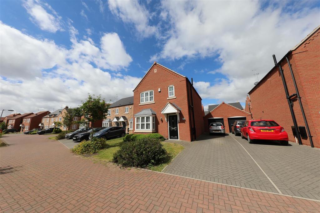 Farrier Close, Kingswood, Hull 3 bed house £235,000