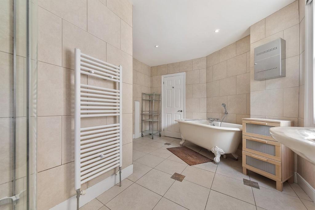 Bathroom (3).jpg