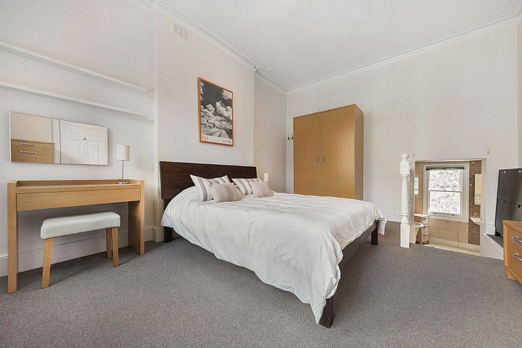 Bedroom (3).jpg