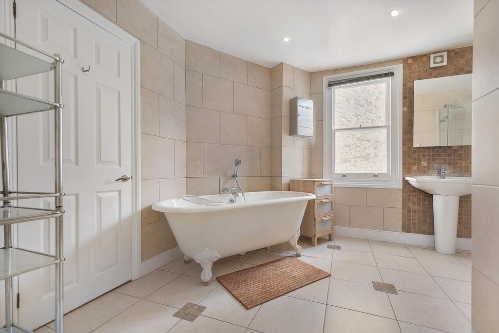 Bathroom (2).jpg