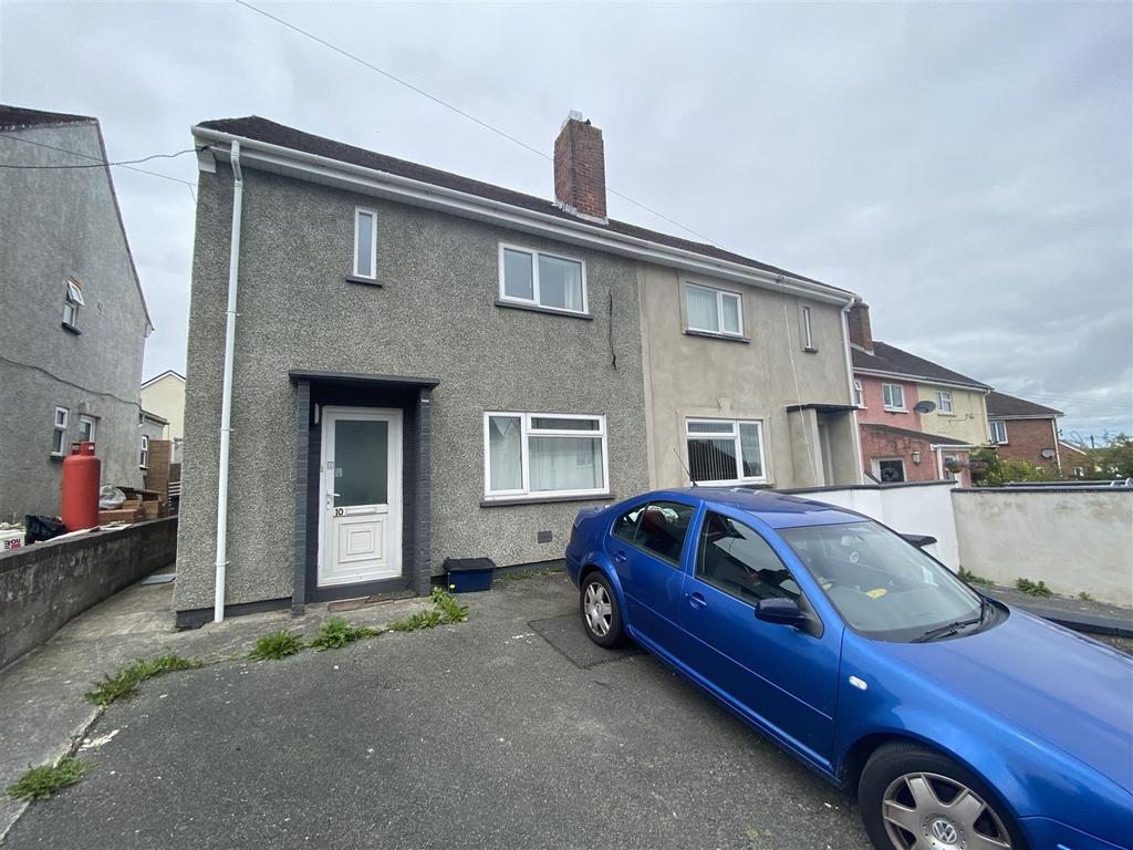 Foley Way, Haverfordwest 3 bed semidetached house £170,000