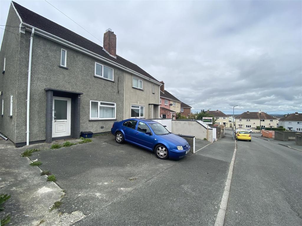 Foley Way, Haverfordwest 3 bed semidetached house £170,000
