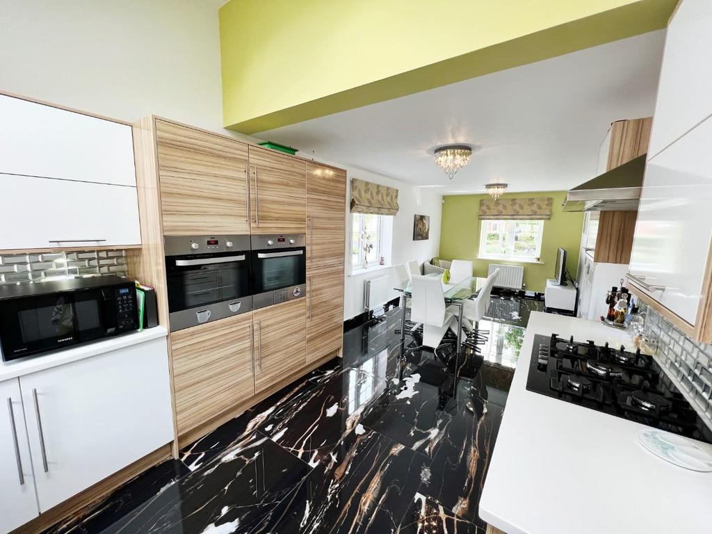 Kitchen/Dining