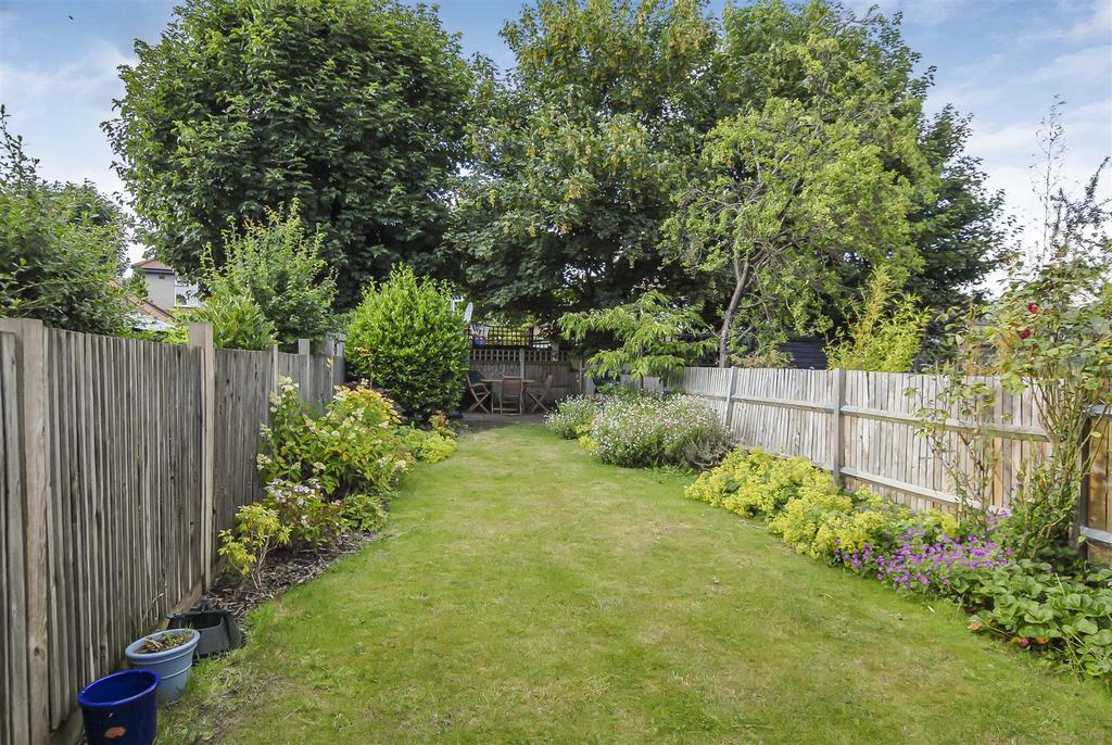 Fulwood Gardens, Twickenham 3 bed £550,000