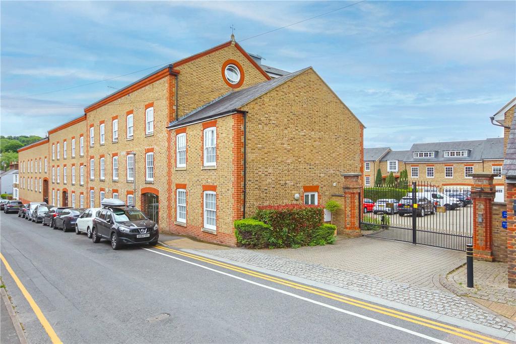 Manor Street, Berkhamsted, Hertfordshire 2 bed flat £675,000