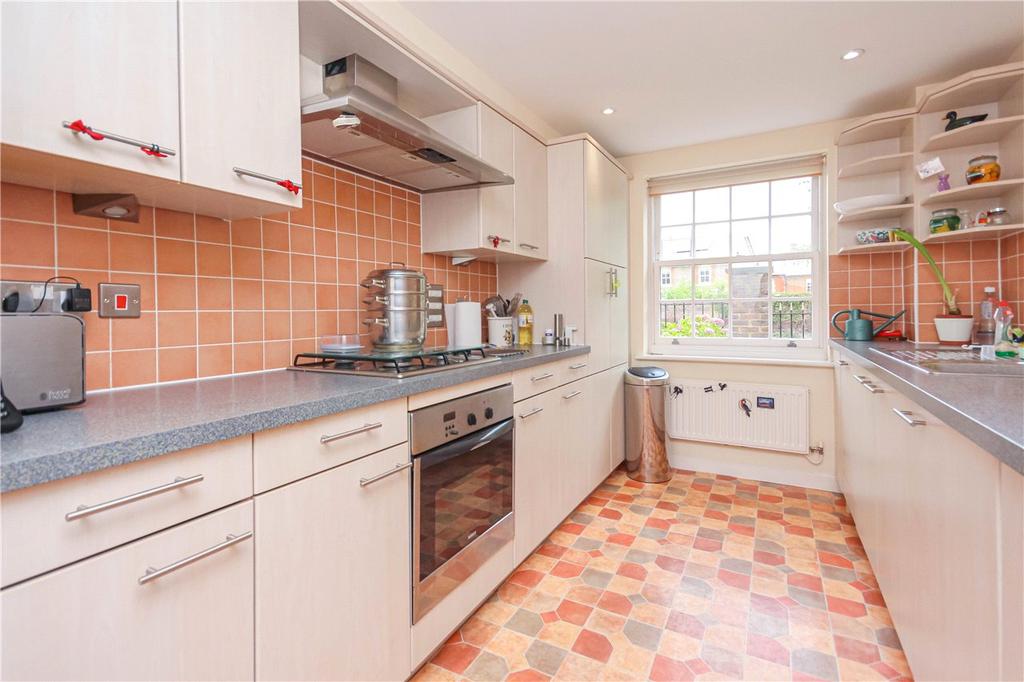 Manor Street, Berkhamsted, Hertfordshire 2 bed flat £675,000