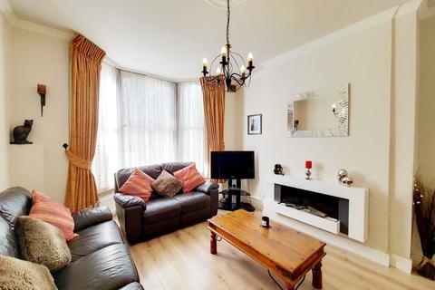 3 bedroom apartment for sale - Arthur Road, London, N7