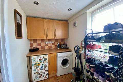 6 Emley Close, Northampton, NN3 9SH