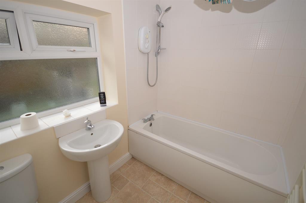 Hereford Drive, Brimington, Chesterfield 3 bed semidetached house £