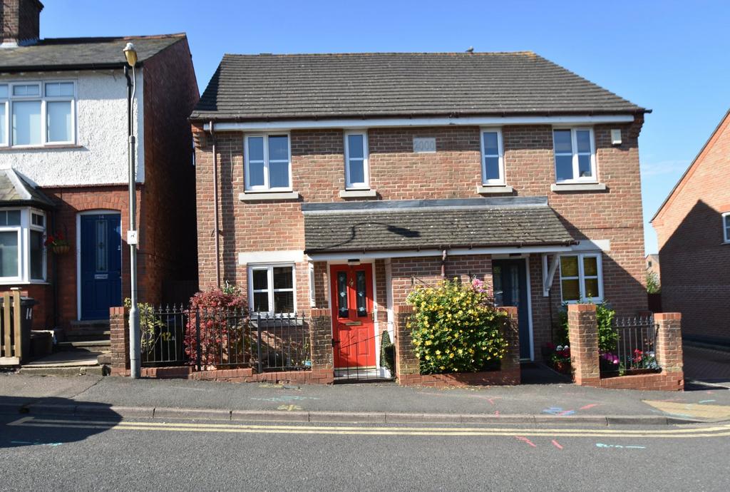 Cameron Road, Chesham, HP5 2 bed semidetached house for sale £425,000