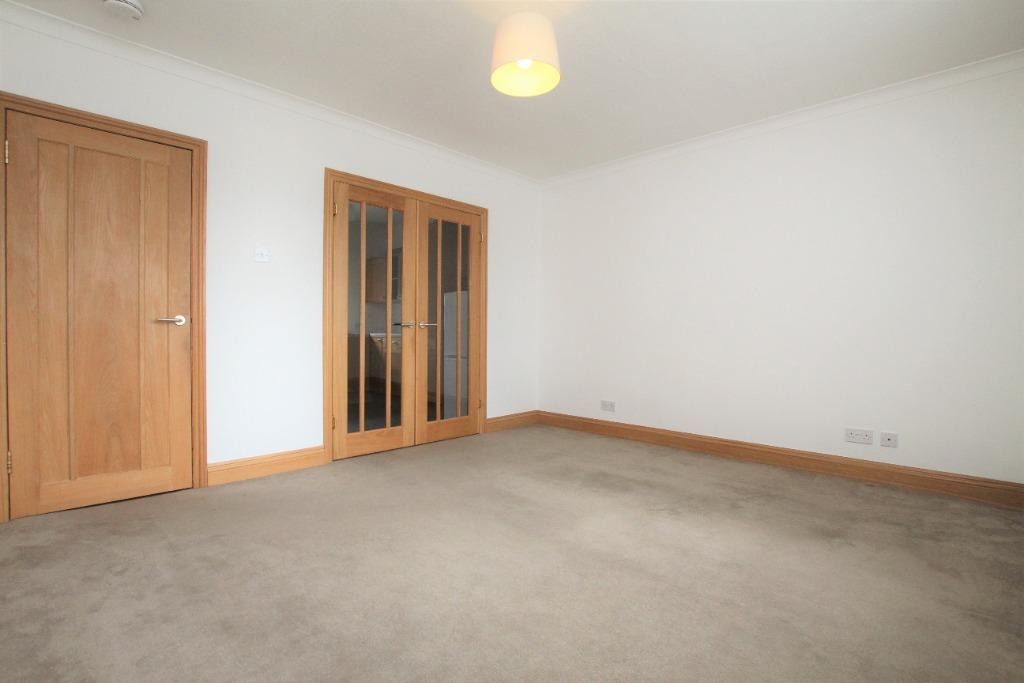Jamieson Gardens, Tillicoultry, FK13 2 bed flat £75,000