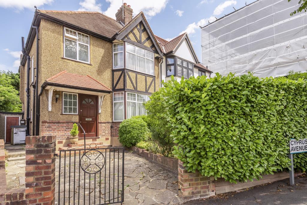 Cyprus Avenue, Finchley, N3 3 bed semidetached house £900,000