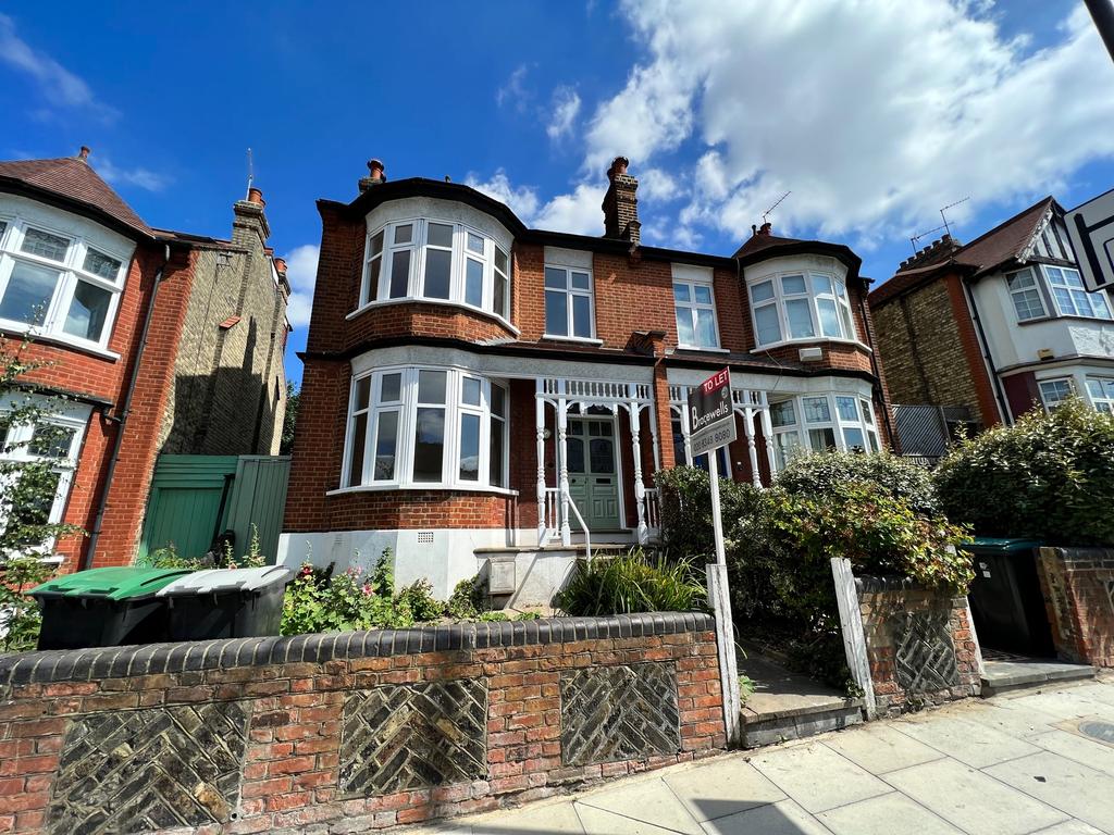Rokesly Avenue, London N8 3 bed semidetached house £2,500 pcm (£577 pw)