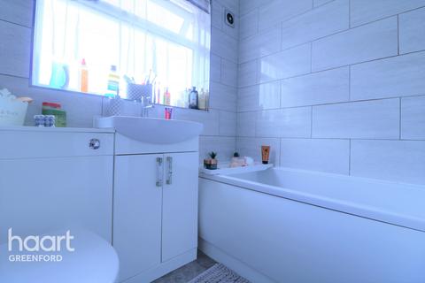 32 Ferrymead Avenue, Greenford, UB6 9TJ