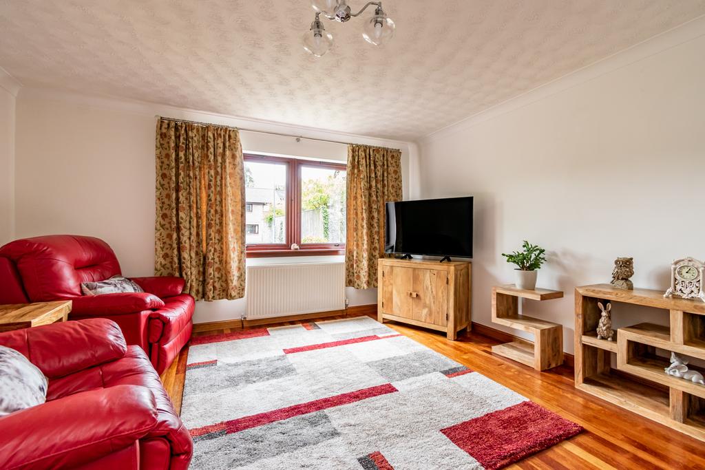 47 Cherryton Drive, Clackmannan, FK10 3 bed detached house £180,000