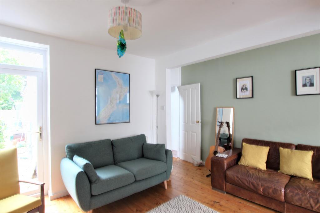 Lymbourn Road Havant UNFURNISHED 3 bed terraced house £1,350 pcm (£