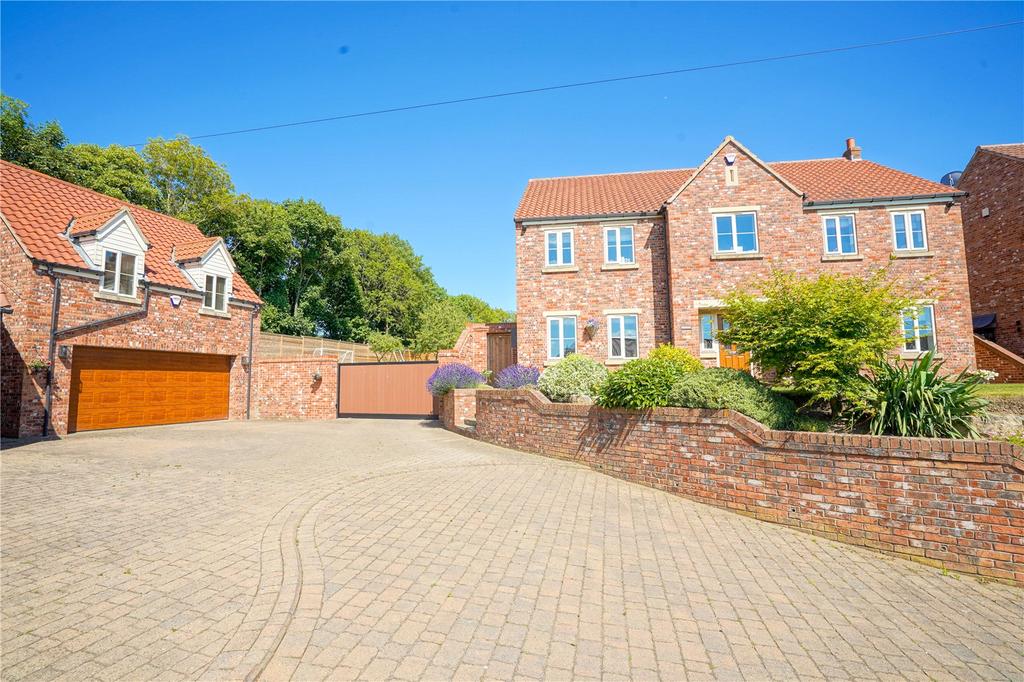 Upper Whiston Close, Whiston, Rotherham, South Yorkshire, S60 5 bed