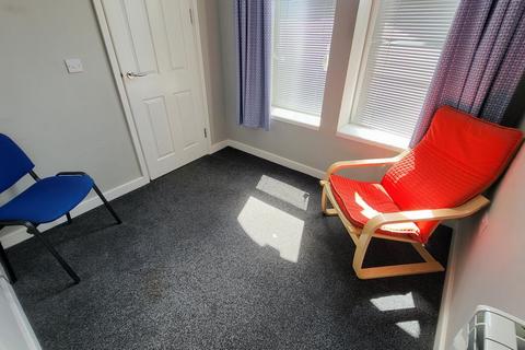 1 bedroom in a house share to rent, Room 9, 2-4 Auckland Road, Doncaster