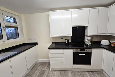 1 bedroom in a flat share to rent, Templewood House, Colesmead Road, REDHILL, Surrey, RH1