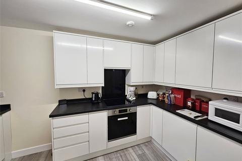 1 bedroom in a flat share to rent, Templewood House, Colesmead Road, REDHILL, Surrey, RH1