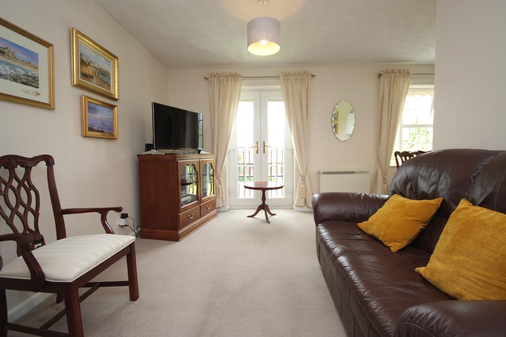 Elford Close, West Monkseaton... 2 bed flat £130,000