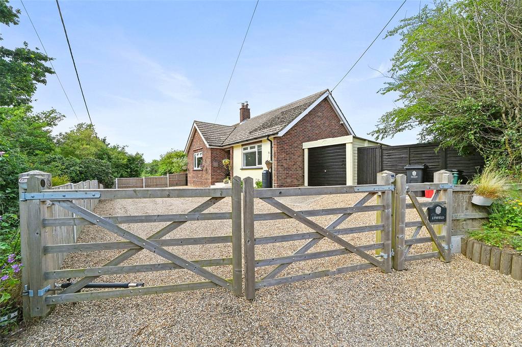 Bradfield Road, Wix, Manningtree, Essex, CO11 2 bed bungalow - £525,000