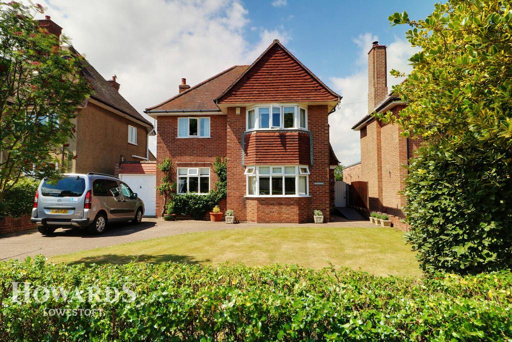 Corton Road, Lowestoft 4 bed detached house £440,000