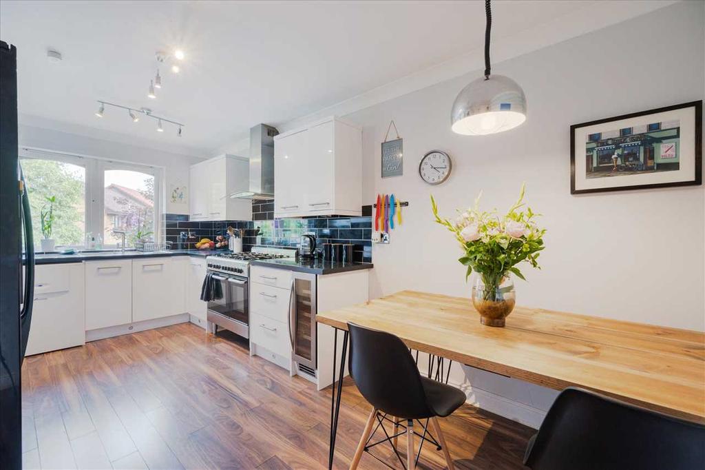 Kitchen Dining (2)