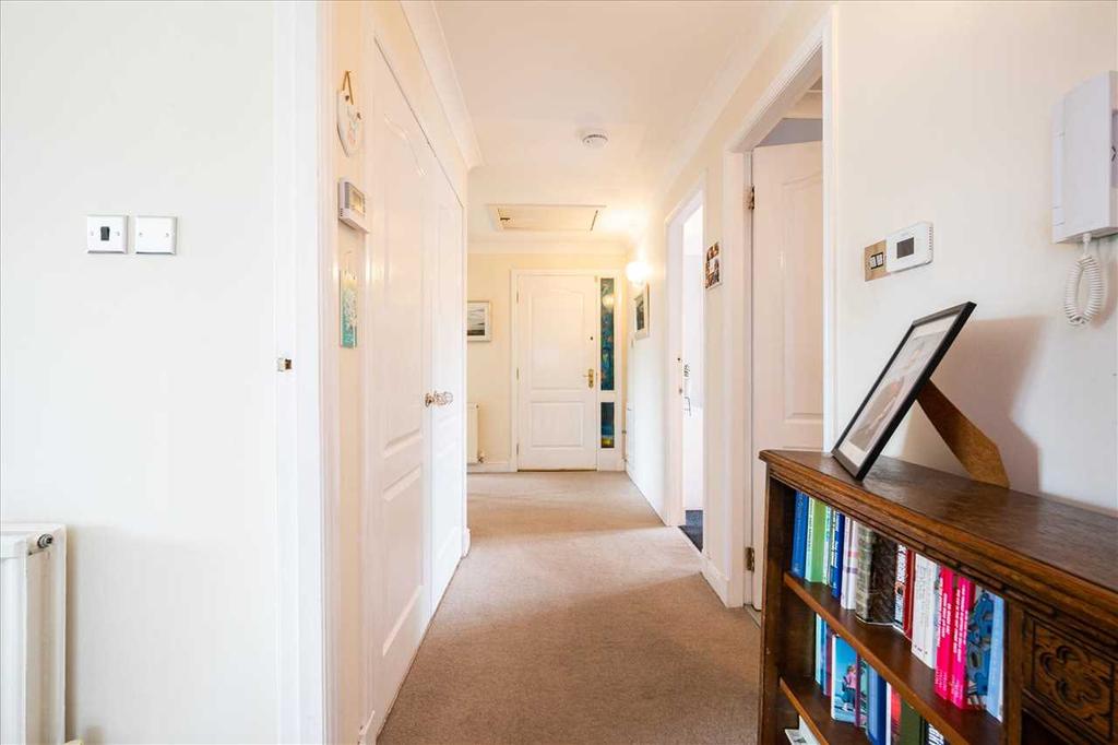 Entrance Hallway (2)
