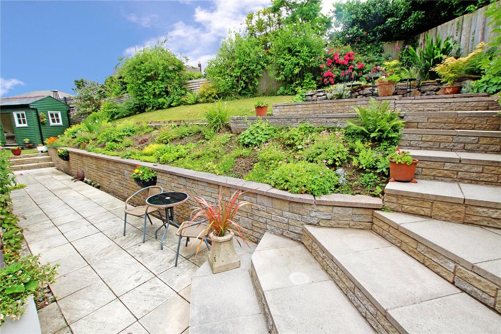 Maes Watford, Caerphilly, CF83 4 bed detached house £430,000