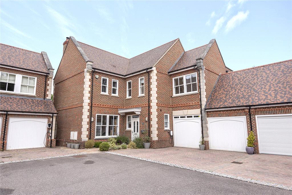 Fountains Park, Westerham Road, Westerham, Kent, TN16 4 bed detached