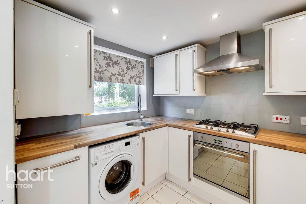 Langley Park Road, London 2 bed £325,000