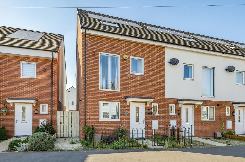 Kempston Road, Bedford 3 bed end of terrace house £330,000