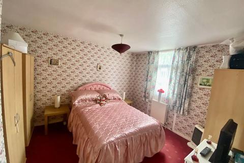 3 bedroom semi-detached house for sale - Longueville Court, Lumbertubs, Northampton NN3 8HJ
