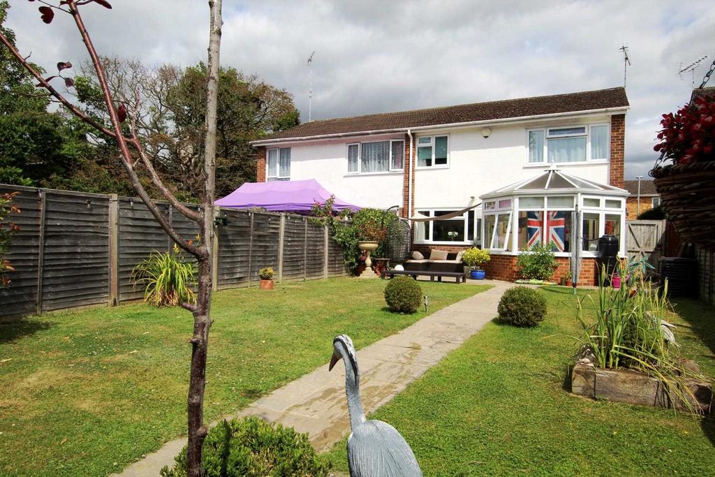 Gayhurst Close, Caversham Park Village, Reading 3 bed semidetached house for sale £429,950