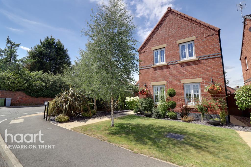 Crow Lane, Ollerton 4 bed detached house £300,000
