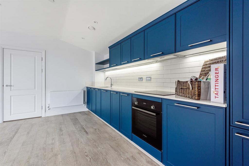 Apartment in Reading - View 4