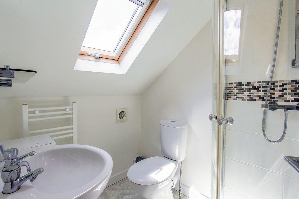 Ensuite to Bed 1