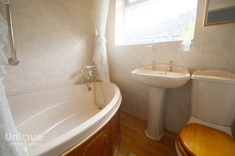 8 Balmoral Place, Thornton-cleveleys, FY5 5HU
