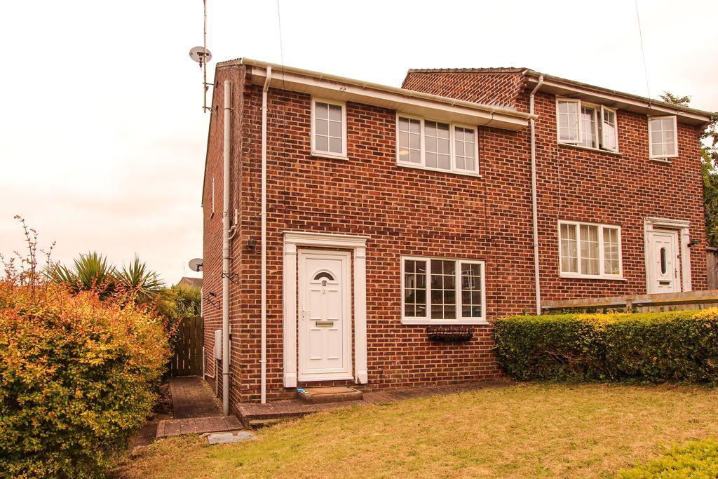 PORTREEVE DRIVE, YEOVIL BA21 4RT 3 bed semidetached house £875 pcm